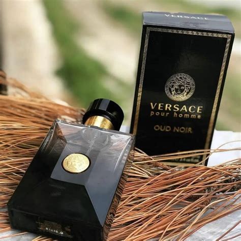 versace oud noir review